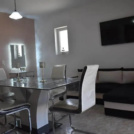 Xenios Zeus Apartman *