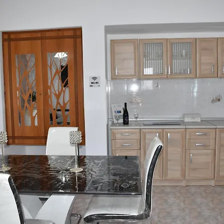 Xenios Zeus Apartman *